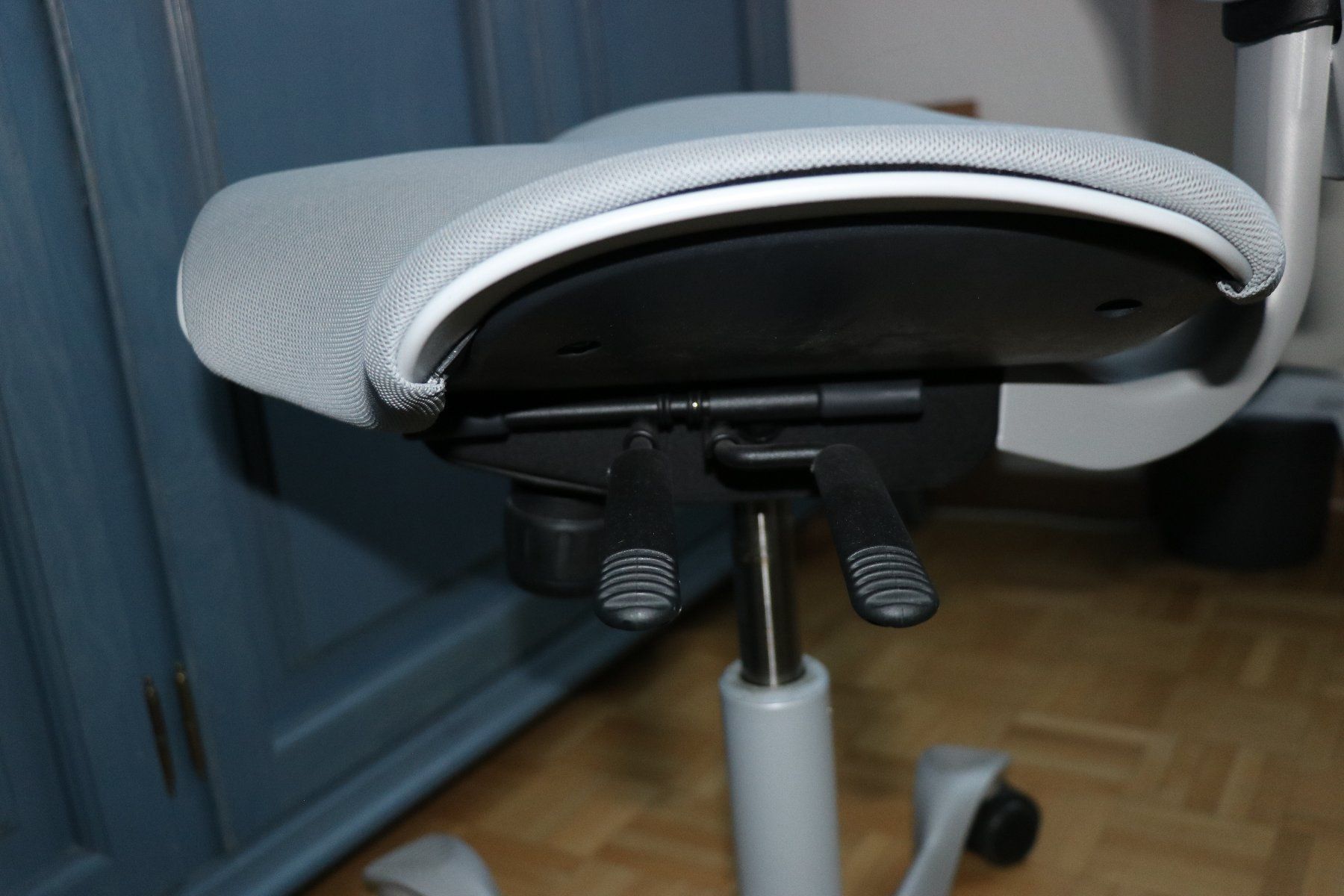 Håg Sedie: Original Capisco - ergonomischer Bürostuhl HAG - hellgrau – Usato da Wattwil venduto da Yakana 4