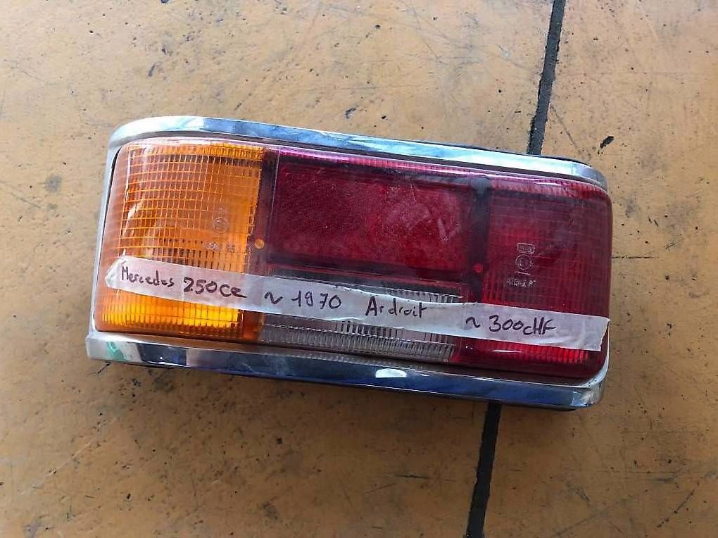Tazze: Tail light assembly Mercedes 250 ce – Usato da Fenil-sur-Corsier venduto da HEMIsphere_Garage