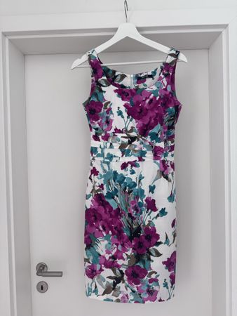 Kleid Blumenmuster Grösse 34 guter Zustand