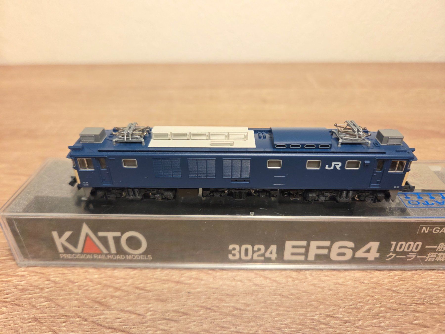 Kato Modellini di ferrovie: Kato N 3024 E-Lok EF64 J.N.R – Nuovo e nell'imballaggio originale da St-Aubin-Sauges venduto da Lo_Go 4