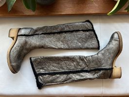 Chanel sheering boots (37.5)