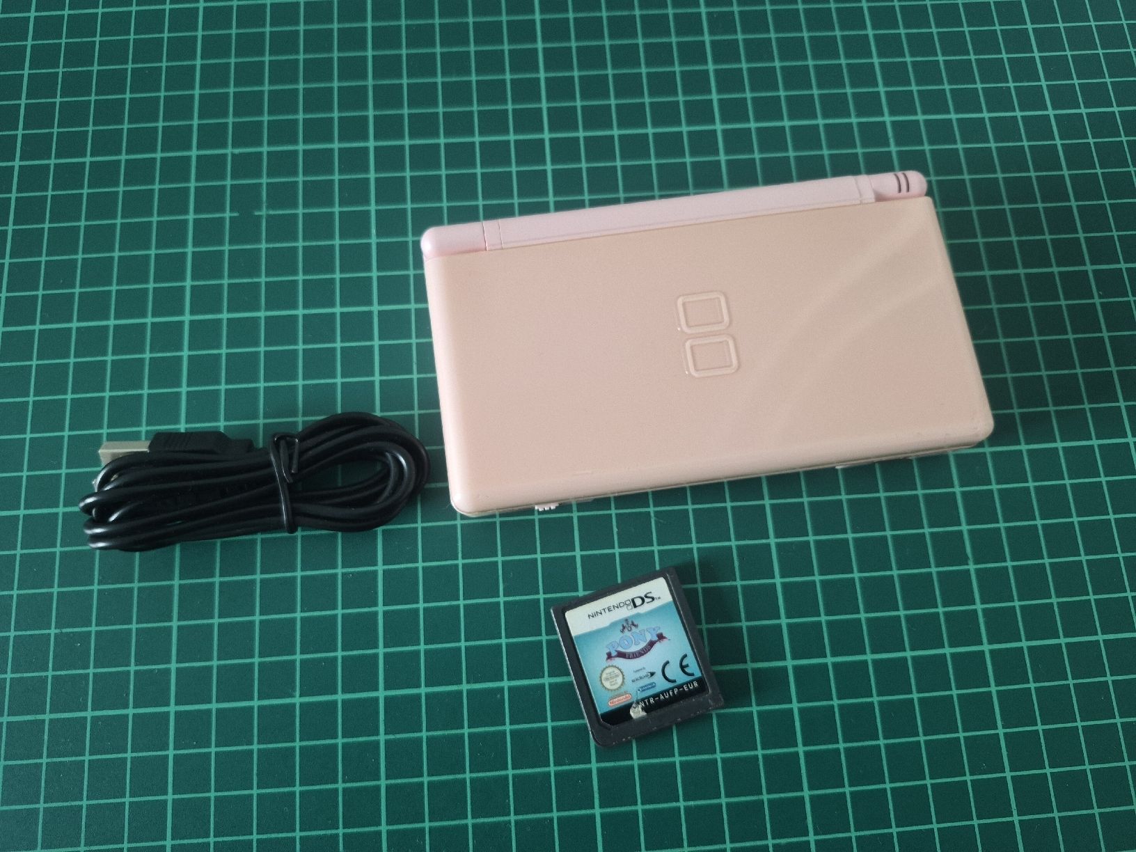 Nintendo Consoles: Nintendo DS Lite pink + Poney and charging cable – D'occasion à Meyrin par Retro-GZ