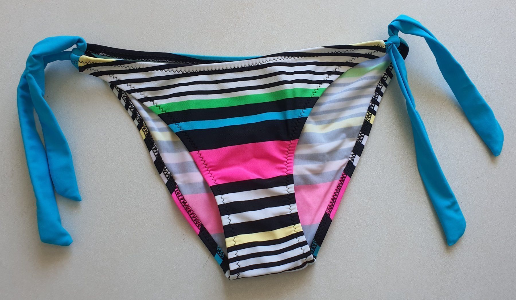 Badekleider & Bikinis: Joli bikini taille 9-10 ans – Gebraucht aus Vouvry von Arwenne 2