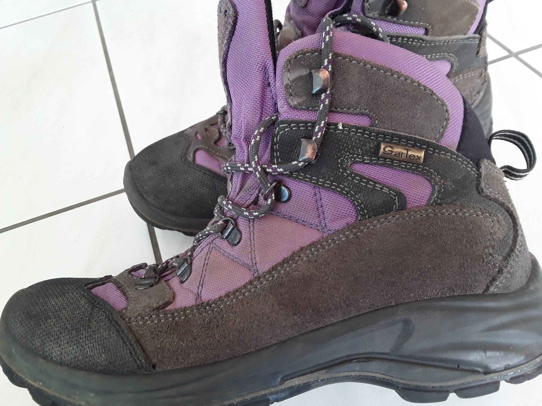 Scarpe per ragazze: Wanderschuhe Gar Tex Gr .35 – Usato da Heimberg venduto da Samprof 1
