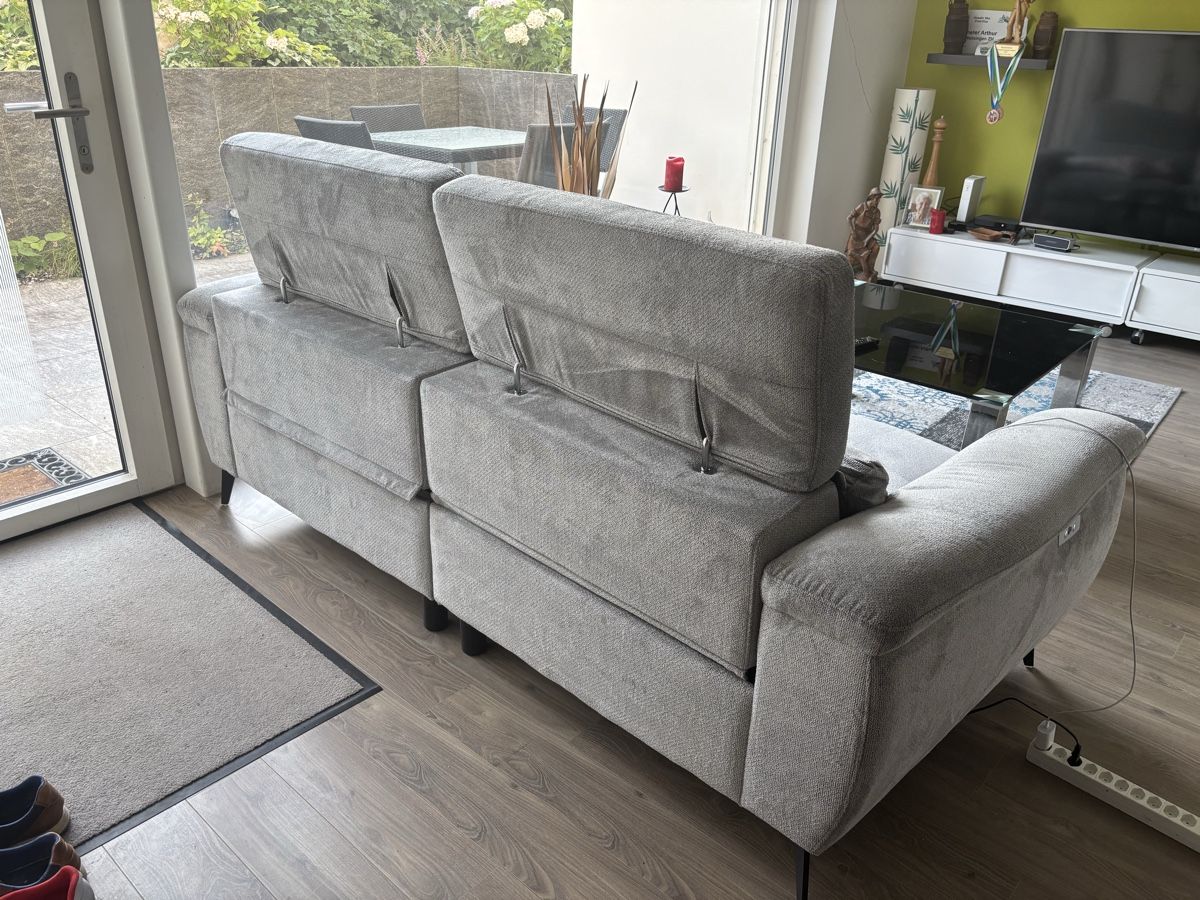 Conforama Sofas: Neuwertiges Stoffsofa – D'occasion à Berikon par Arturo2 2