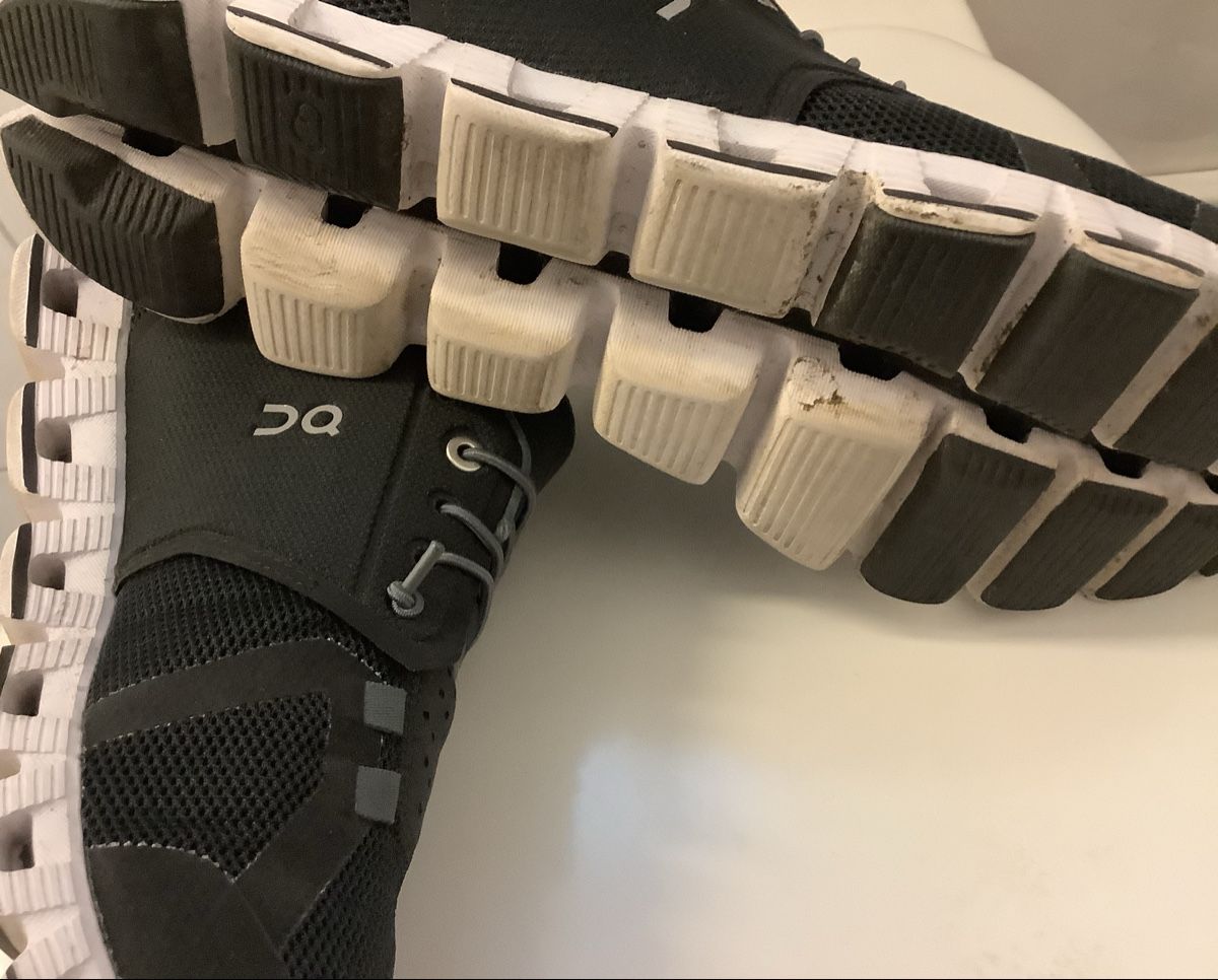 On Herrenschuhe: On Running Schuhe Cloud schwarz Grösse 45  – Gebraucht aus Biel-Benken BL von Lanma 2