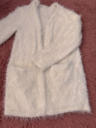 H&M Strickjacke weiss flauschig Grösse 134/140 