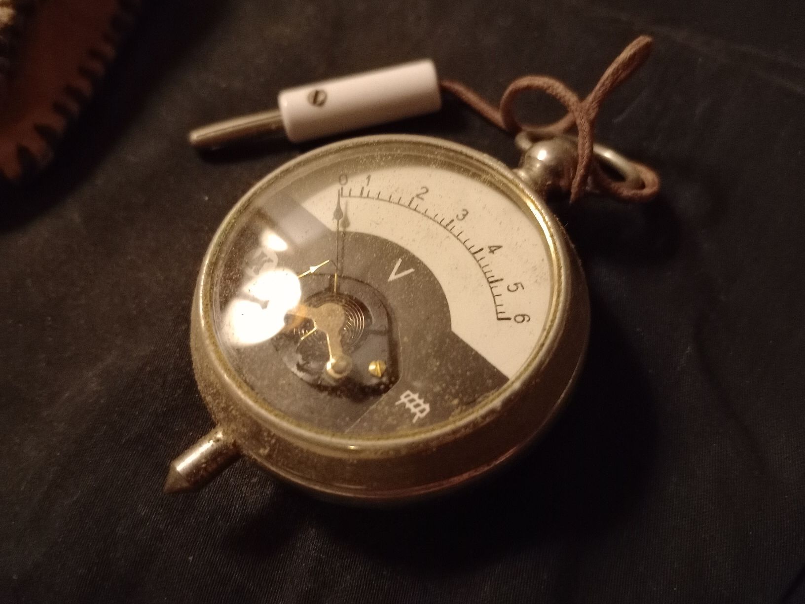 Misurare: Voltmeter K, Vintage Messgerät mit Ledertasche, – Usato da zürich venduto da sotherbies 2