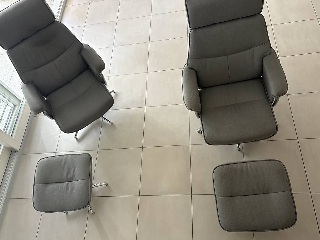 Poltrone: 2 Relaxsessel mit Hocker – Usato da Biel-Benken venduto da Niera