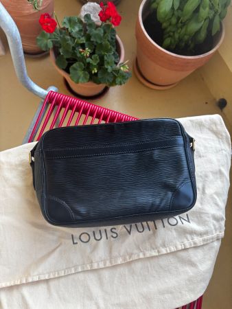 LOUIS Vuitton Trocadero Epi Schwarz Umhängetasche