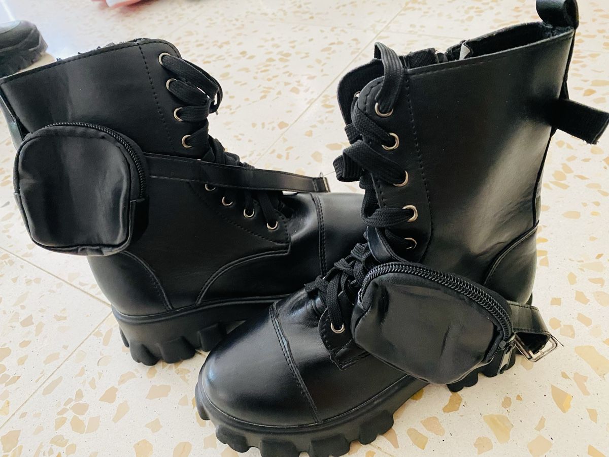 Bershka Scarpe da donna: Bottines noires avec pochettes – Usato da Lausanne venduto da Ana_Agelina17