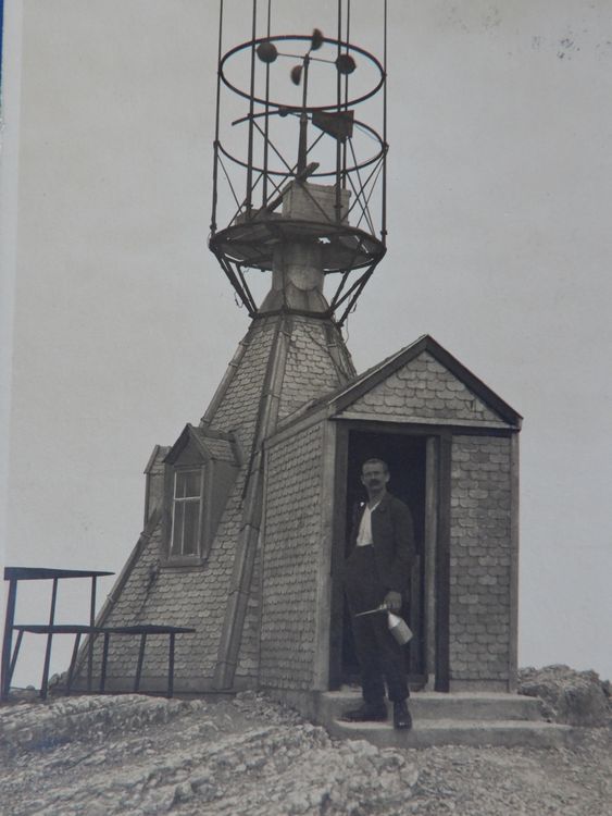 1920, Wetterwart vor Wetterwarte Säntis 2504 m, Photokarte Kaufen auf