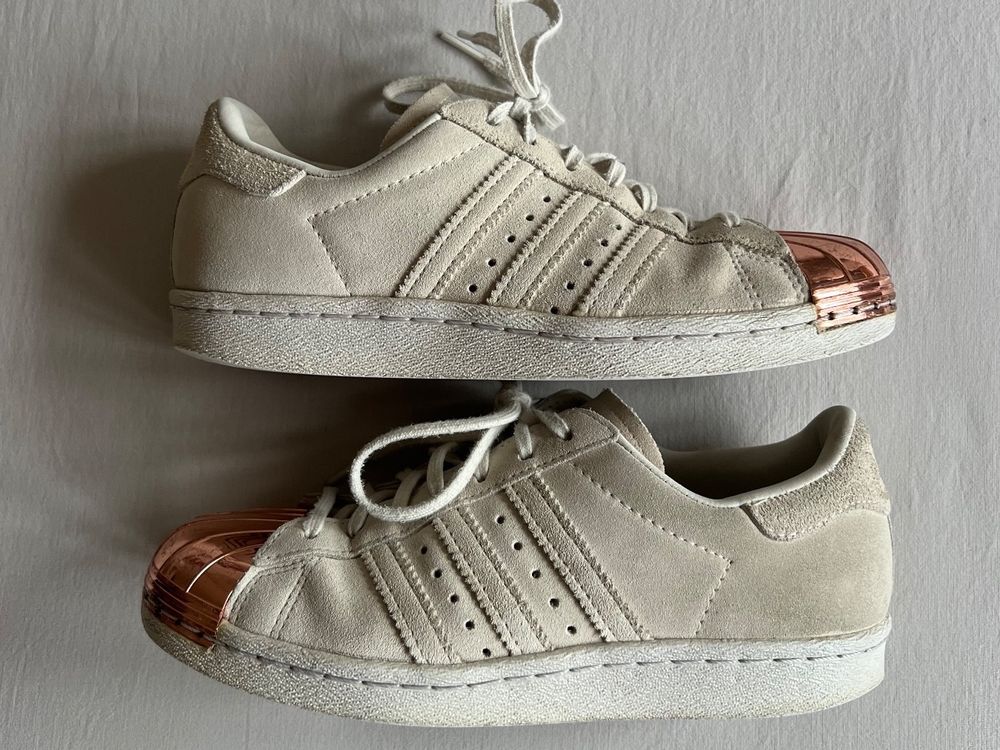 Adidas superstar store mit metallkappe