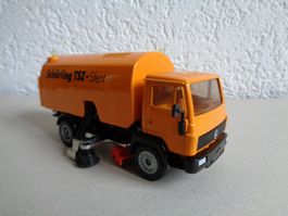 SIKU 2824 Mercedes LN 2 Strassenwischmaschine