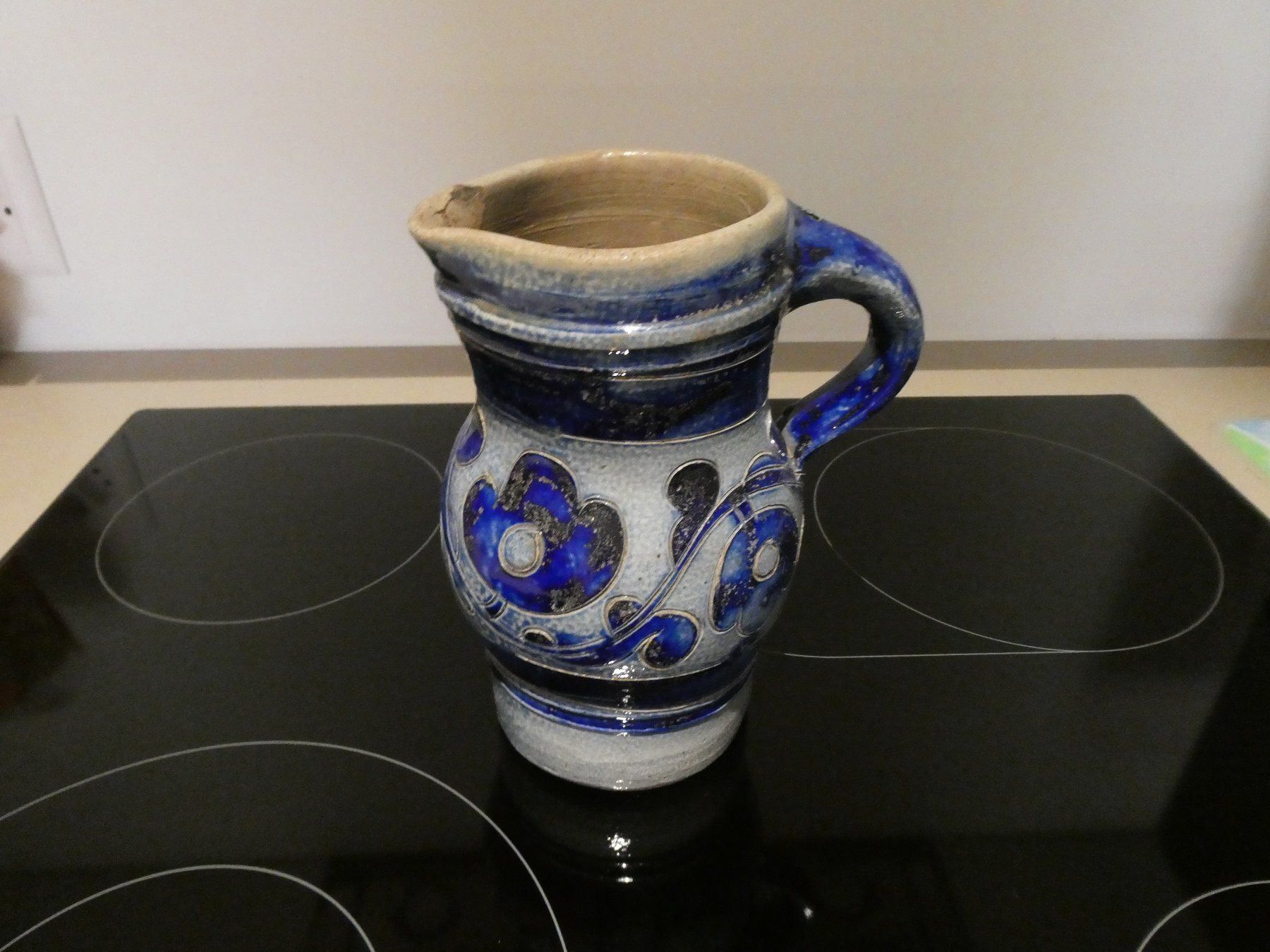 Caraffe: Krug aus Steingut alt – Usato da Basel venduto da Robyn