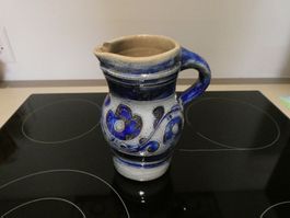 Krug aus Steingut alt