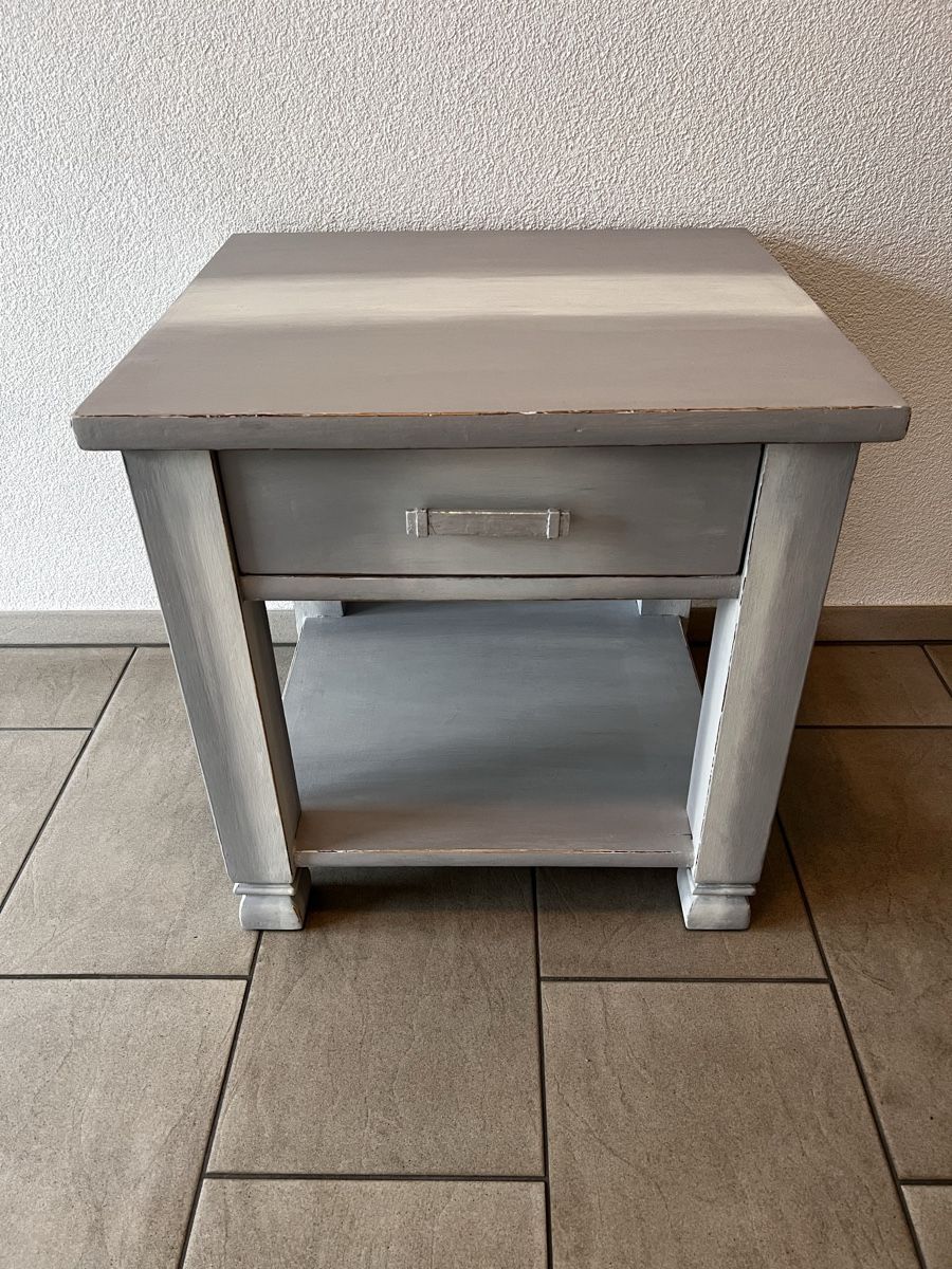 Tische: Beistelltisch mit Schublade, Old Look, Grau – Gebraucht aus Flurlingen von MIPILG 1