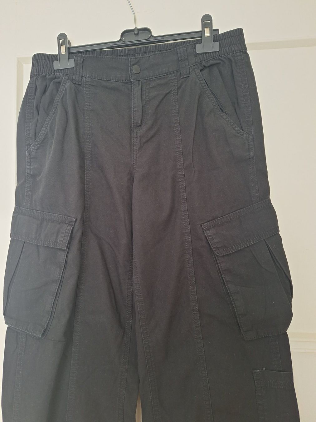 H&M Pantaloni: Pantalon cargo noir H&M taille 38 – Usato da Lausanne venduto da anta-123 1