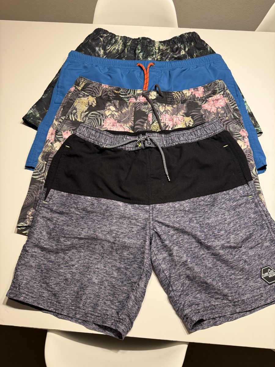 Lots de vêtements: 4 x Grösse M Männer Badhose  – D'occasion à Zürich par Denise-8050