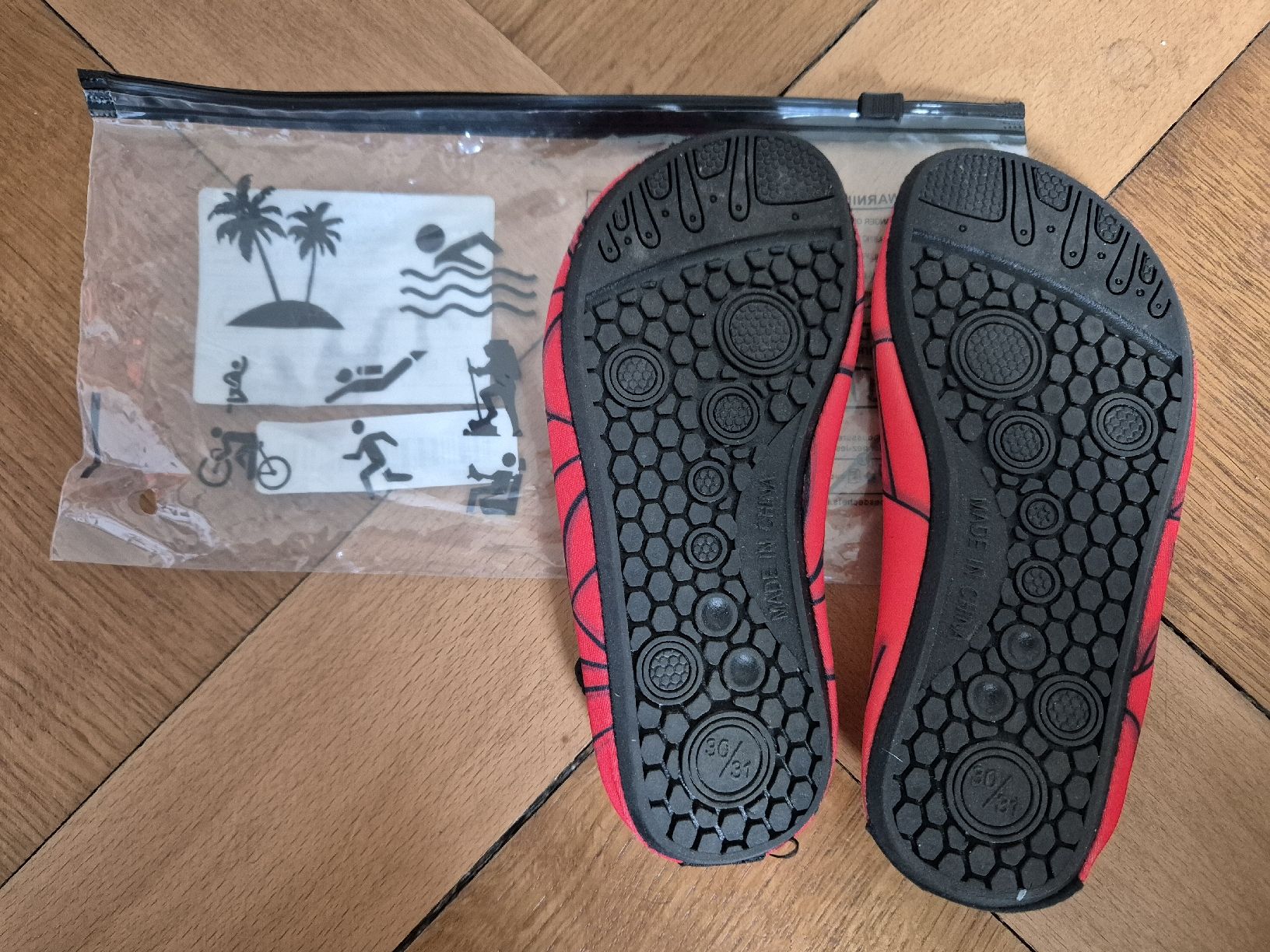 Scarpe per ragazzi: Kinder Badeschuhe Gr. 30/31 ab 1.- – Usato da Zürich venduto da patilamour 3