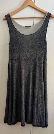 Kleid NILE Grösse S gemustert dunkelgrau mit Unterkleid