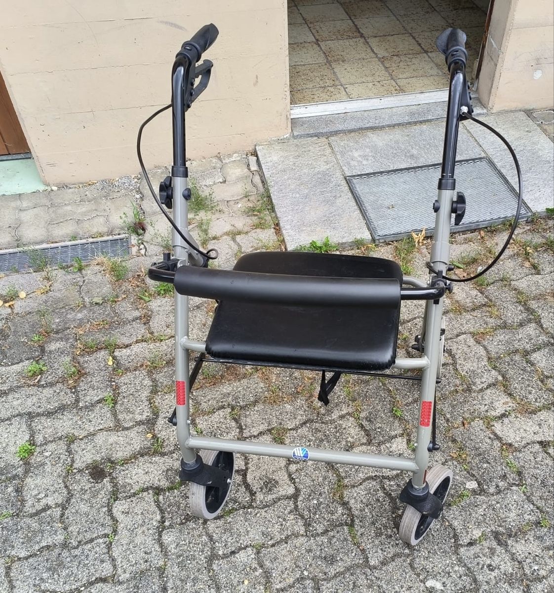 Ausili per la deambulazione: Rollator, Gehhilfe – Usato da Münchwilen TG venduto da SeHuDoHu 2