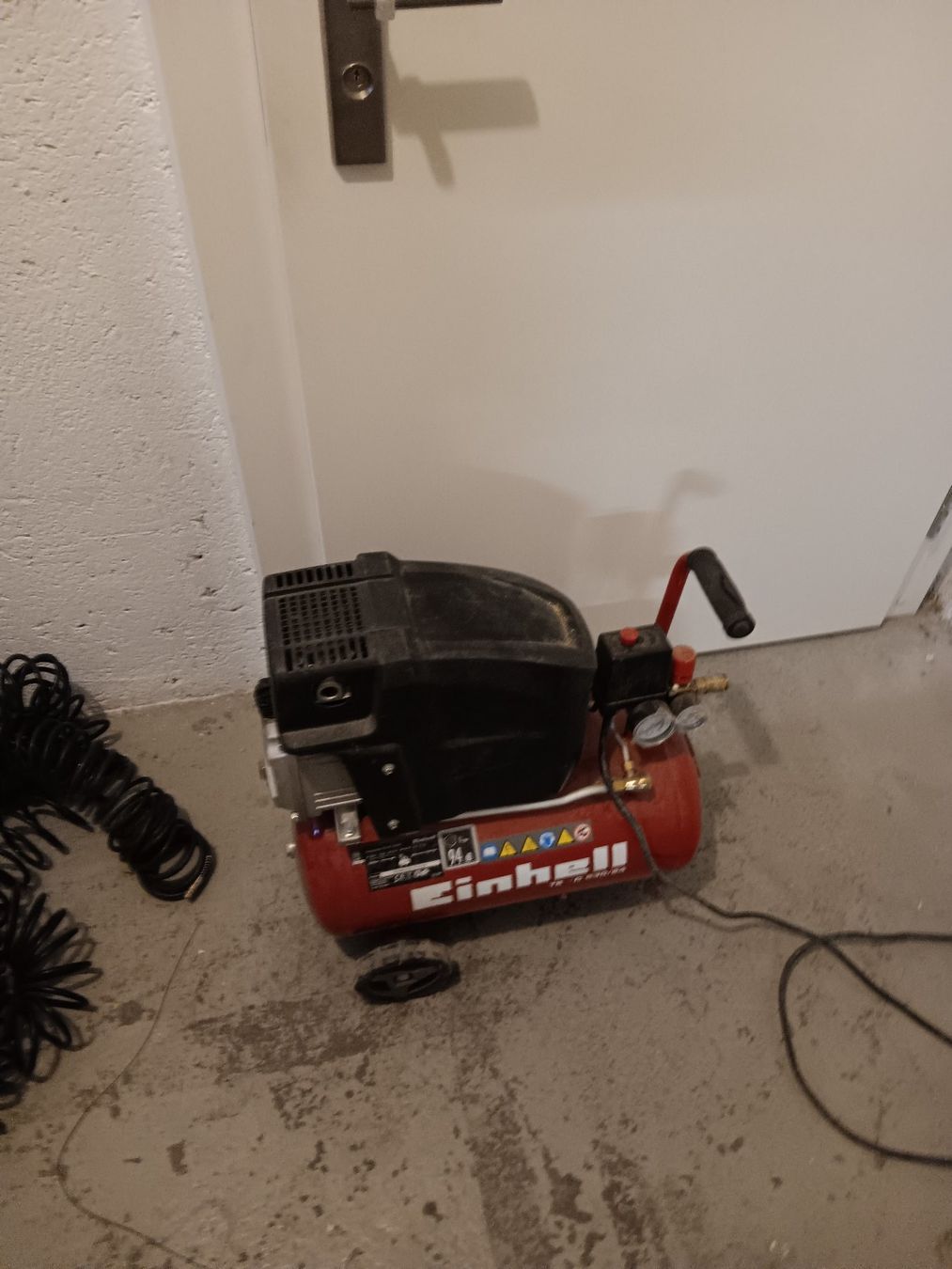 Compressori: Einhell Kompressor TE-AC 230/24 gut erhalten, mit Schlauch. – Usato da Unterkulm venduto da chr_298s 3
