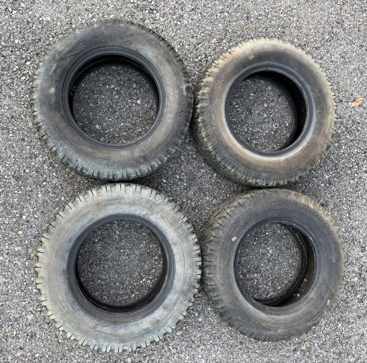 Pneus & Roues: 13x alte Reifen – D'occasion à Ulisbach par PET-030
