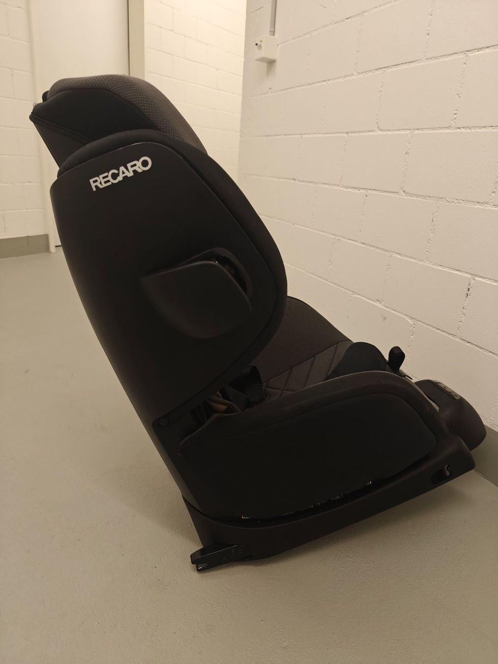 Recaro Seggiolini per auto: RECARO Optiafix Kindersitz – Usato da Bülach venduto da var_7mvc 2