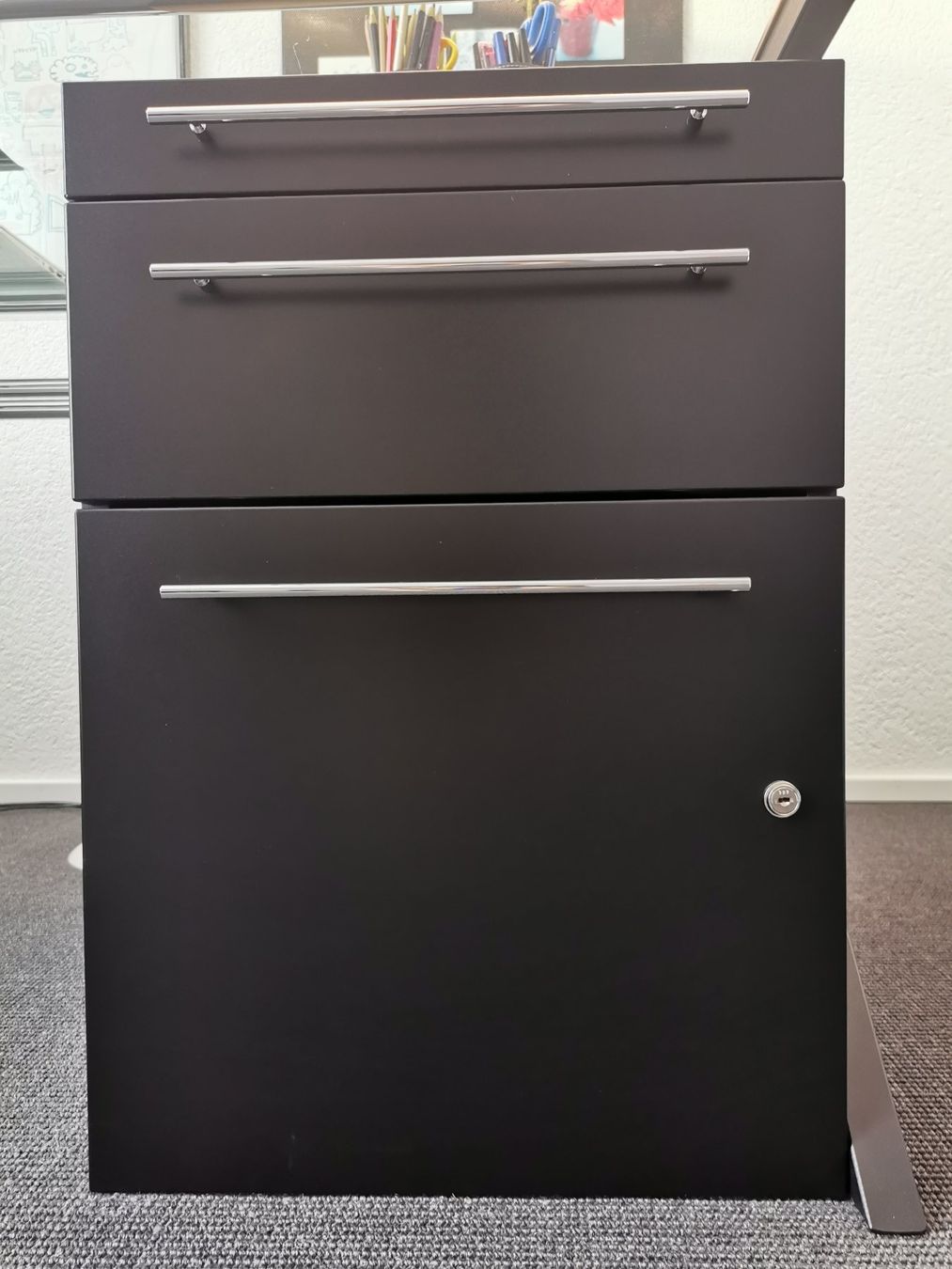 Baucontainer: SCHREIBTISCHKORPUS – Gebraucht aus Kriens von TIARANA
