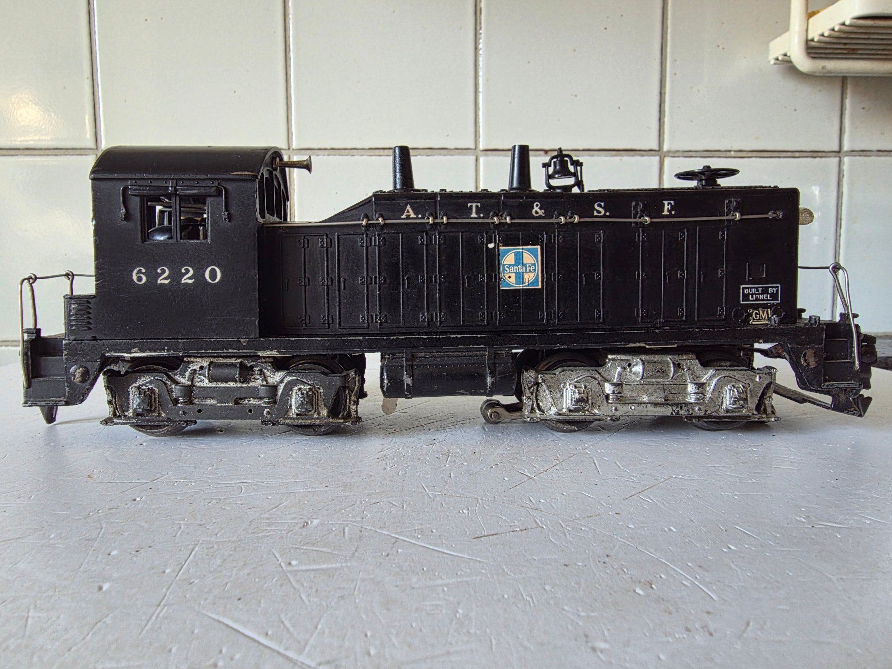 Lionel Modellini di ferrovie: Tenderlok AT&SF, Lok-Nr. 6220 – Usato da Seuzach venduto da Loeckeli01 3
