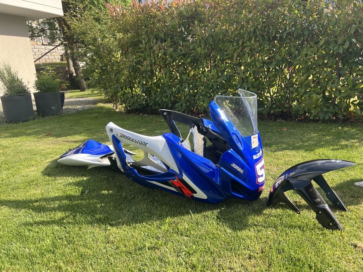 Suzuki Strasse: Rennverkleidung Suzuki GSX-R 750 k7 – Gebraucht aus Ried-Brig von sandraa13 2