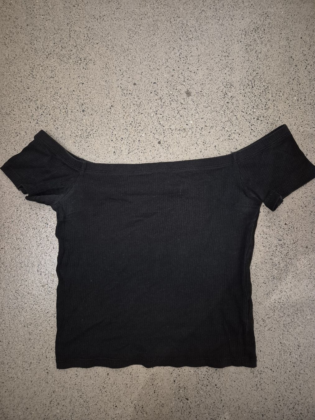 H&M Top: Schwarzes Carmen Top – Usato da Schlieren venduto da nat_76vd