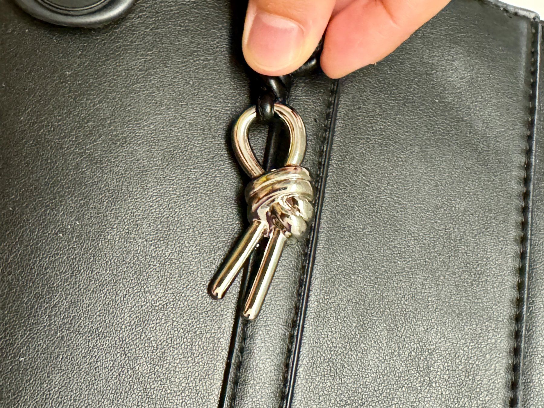 Anhänger: Metalschlaufe, bag charm, Anhänger – Gebraucht aus Schlieren von Edgar_k