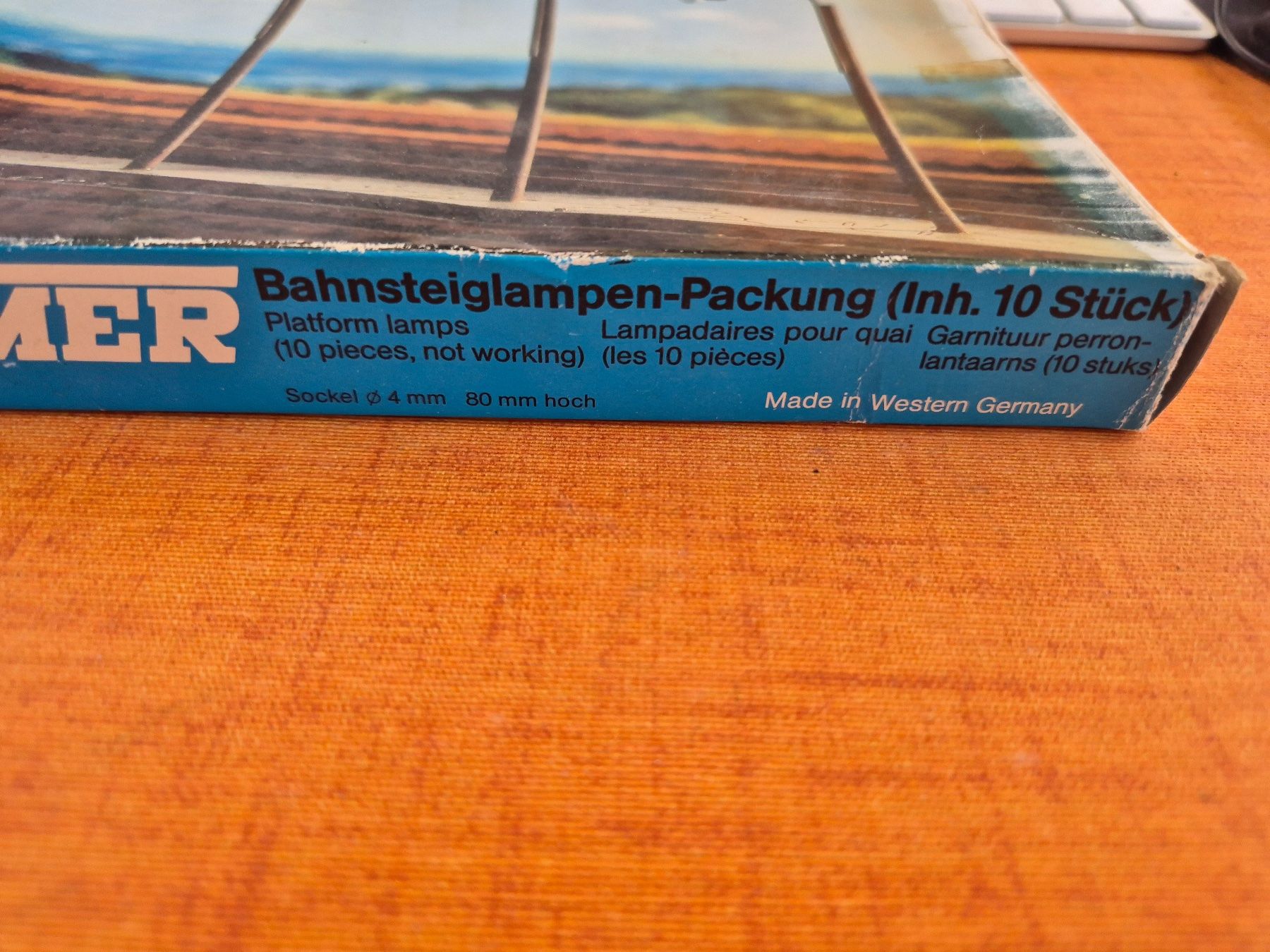 Vollmer Modelleisenbahnen: Vollmer Bahnsteiglampen – Neu und originalverpackt aus Würenlos von sul_cm8q 1