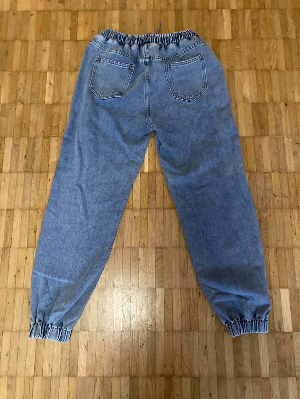 Jeans: Lockersitzende Jeans Gr. M – Usato da Thun venduto da Vans_98 1
