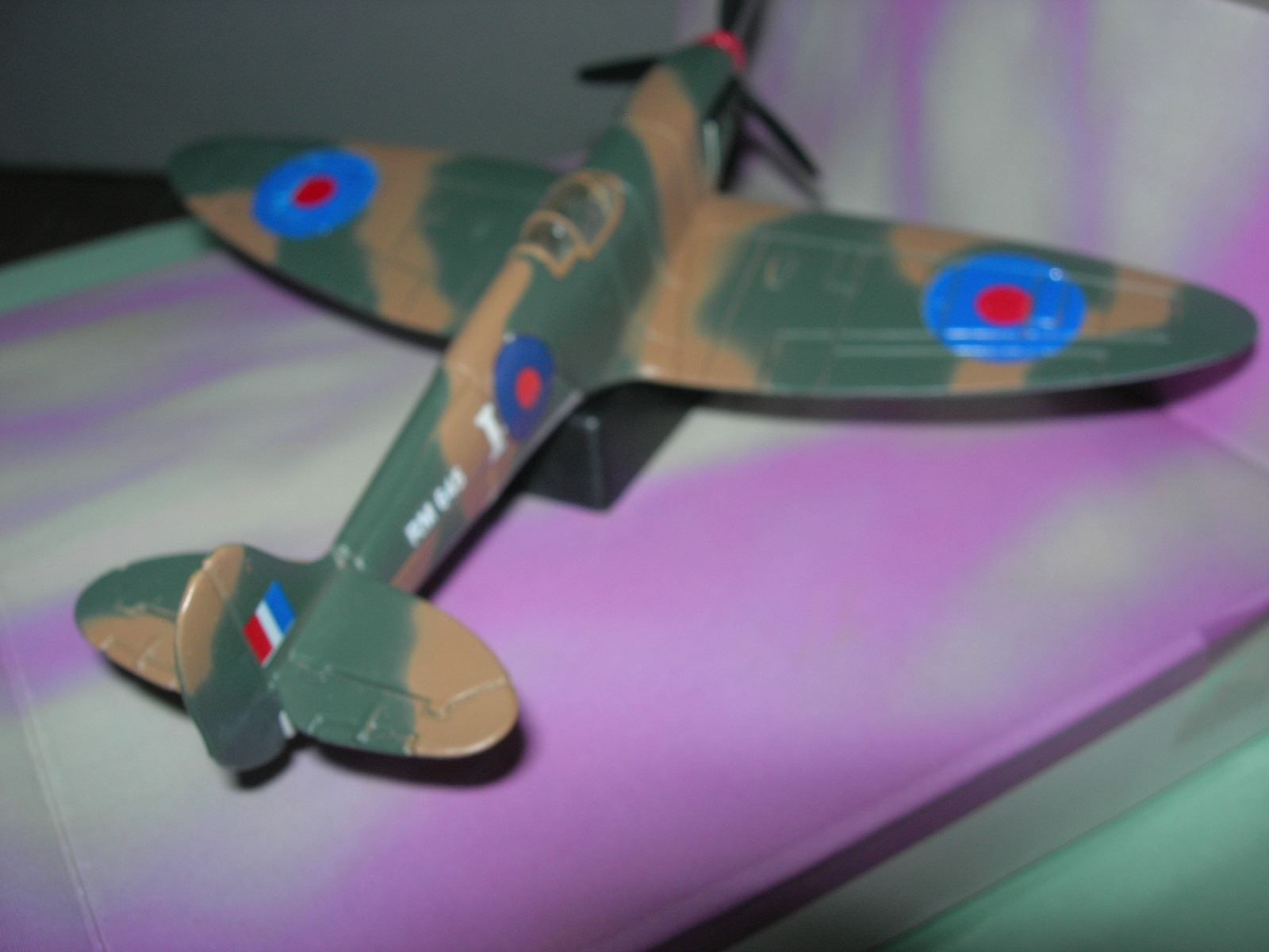 Maisto Kit di modellismo & Modellini statici: Spitfire Mk 11 ° Maisto 1:72 – Nuovo e nell'imballaggio originale da Hornussen venduto da Amw 2