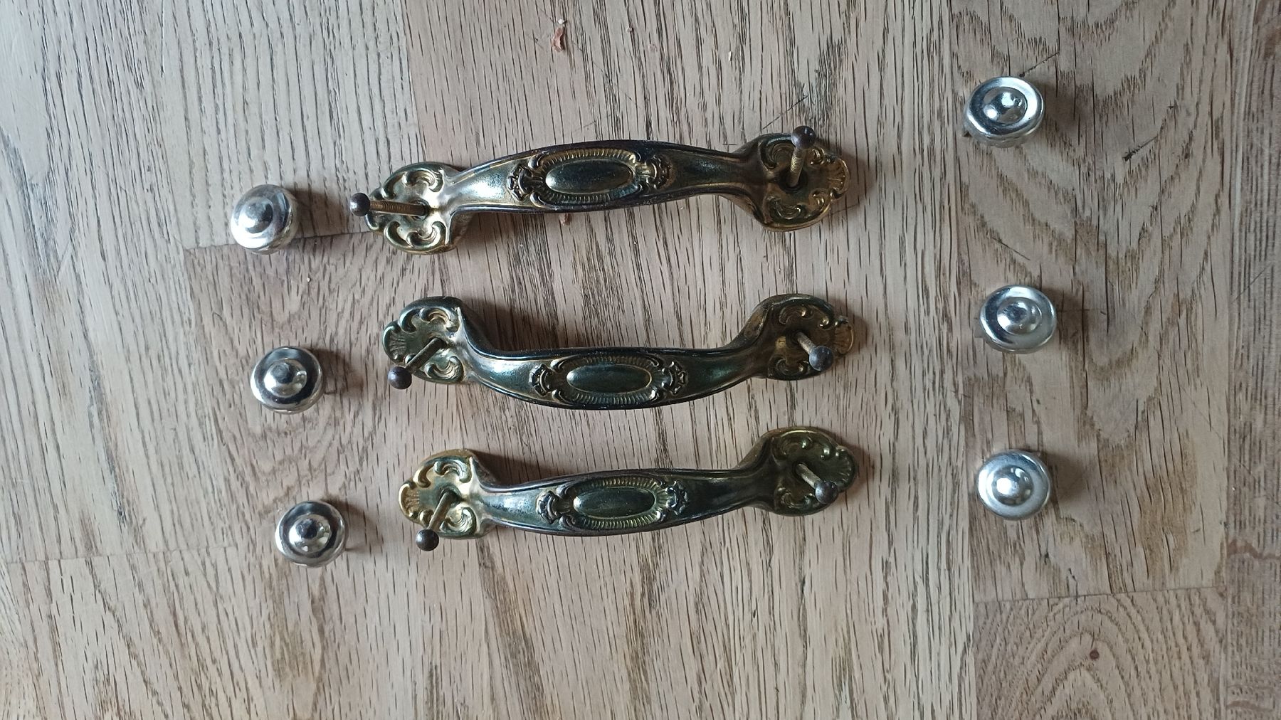 Eisenwaren: Alte Schubladengriffe Messing – Gebraucht aus Flawil von Naphtali