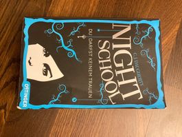 Buch: C.J. Daugherty: Night School - du darfst keinem trauen