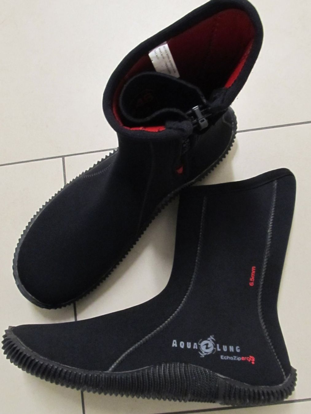 Scarpe da uomo: Aqualung Tauchschuhe Gr. 46 eher Gr. 44, 6.5mm – Usato da Ebikon venduto da Dubi1