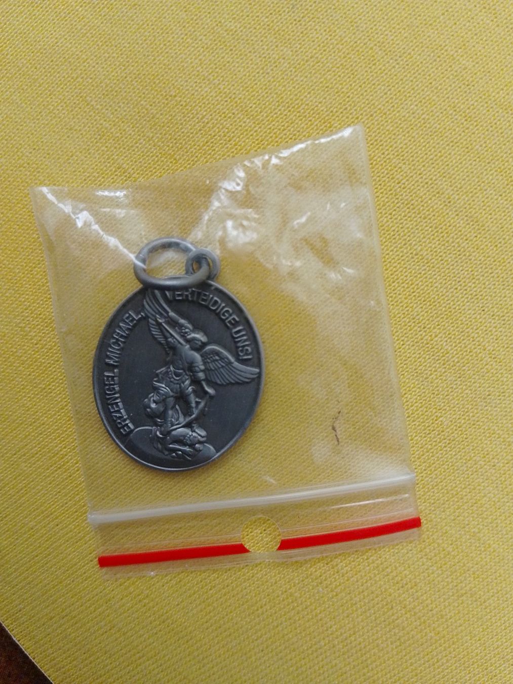 Medaillen: Medaillon Erzengel Michael, Bild Jesus – Gebraucht aus Weinfelden von PaterPio1968