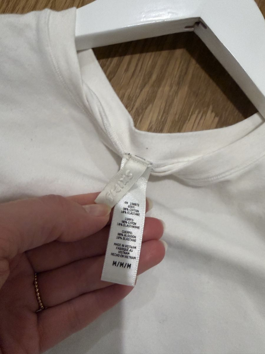 Skims Top: Skims Longsleeve White – Usato da Bottmingen venduto da Itsclaire 3
