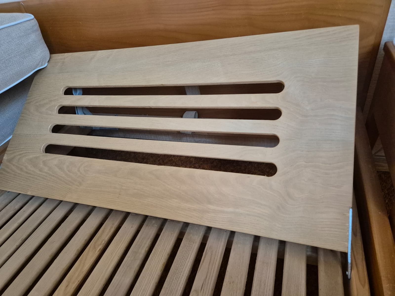 Letti: Massivholz Doppelbett mit Lattenrost, Kirschbaum – Usato da Winterthur venduto da Sarafina66 5