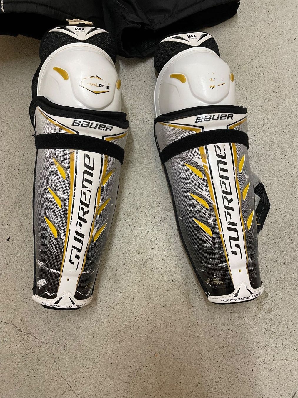 Schutz & Schoner: Eishockey Ausrüstung – Gebraucht aus Winterthur von  7