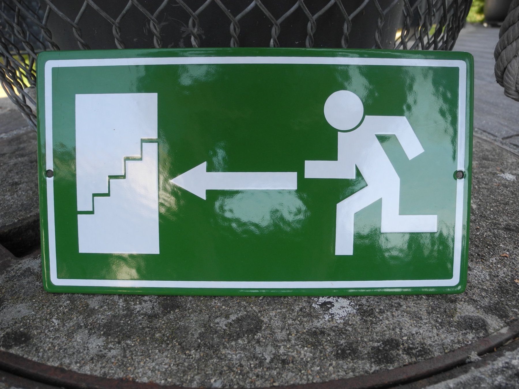 Insegne: FLUCHTWEG EMAILSCHILD – Usato da Reinach AG venduto da Huckleberrysix