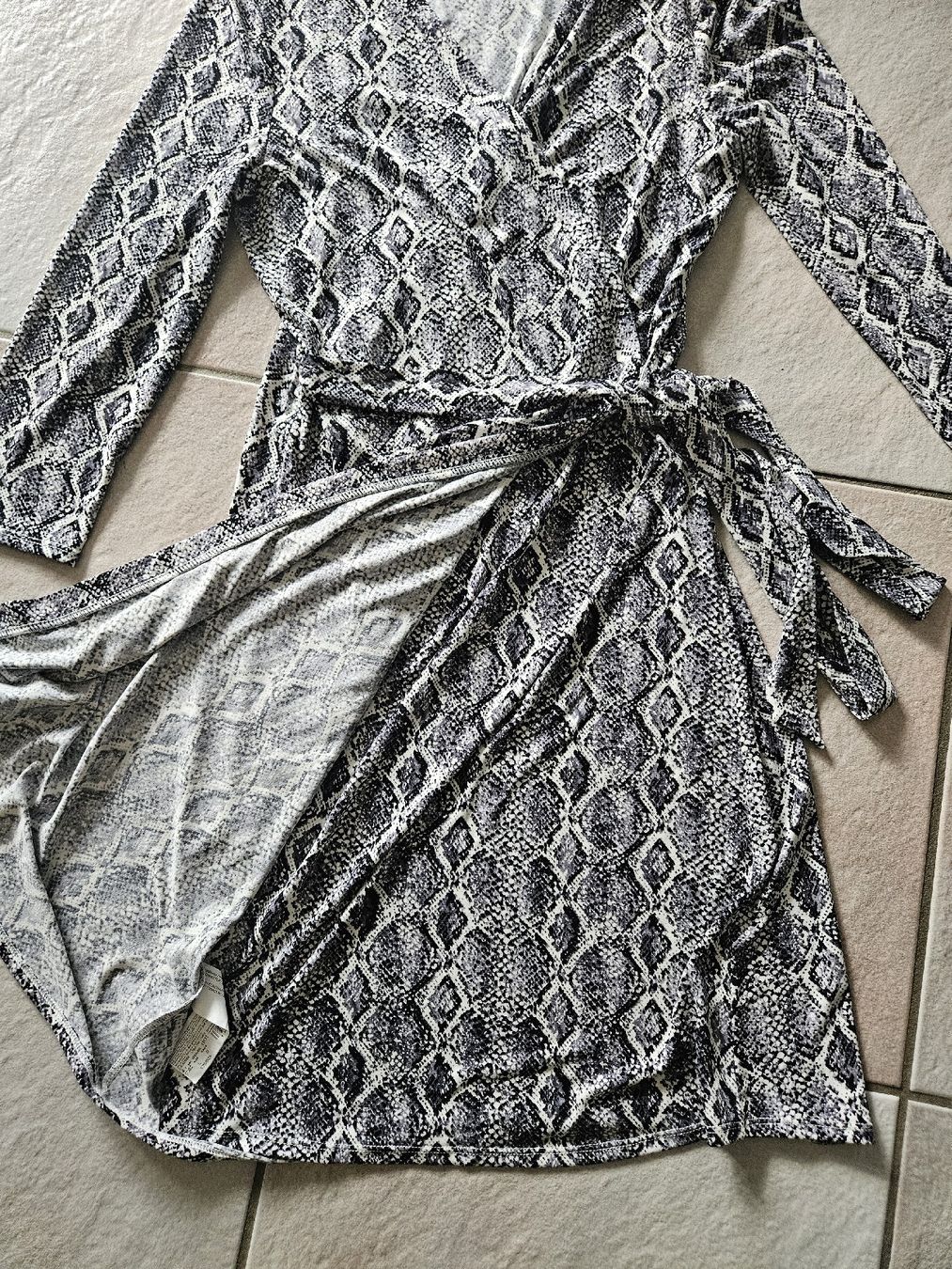 Mango Robes: Robe portefeuille L – D'occasion à Vétroz par sas_yln5 1