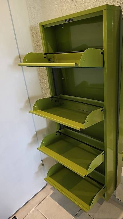 Armoires: Schuhschrank aus Metall  – D'occasion à Olten par jean.f