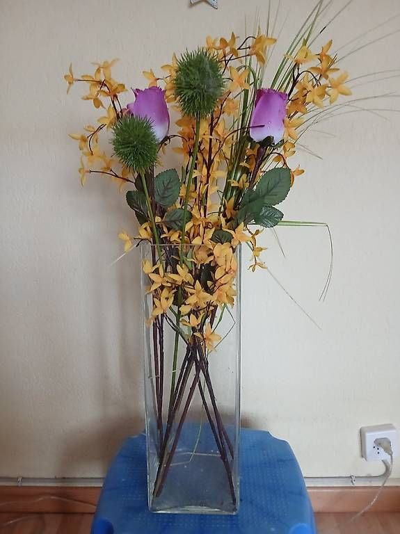 Vasi & Recipienti: Blumen Vase mit Kunst Blumen  – Usato da Sevelen venduto da serfinis64