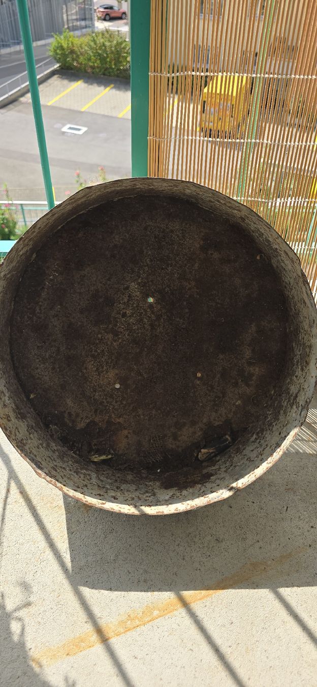 Blumentöpfe: Metalltopf 40 cm Durchmesser  – Gebraucht aus Weggis von bdrm48 3
