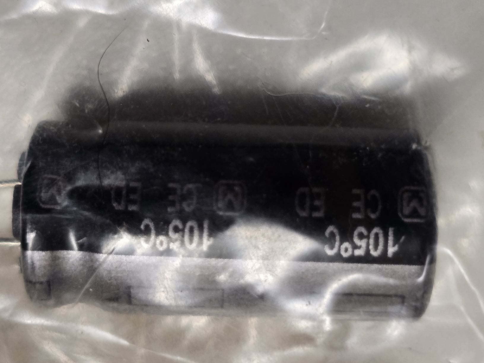 Panasonic Componenti elettronici: Kondesator 22uF 400Volt Panasonic capacitor – Nuovo e nell'imballaggio originale da Lenzburg venduto da cameleoncolor 3